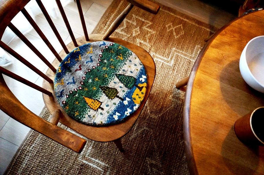 本物手織りの上質感！世界に1枚のユニークなペルシャギャッベ【円形