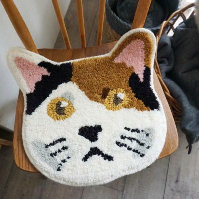 ネコの顔をデザインした可愛いチェアパッド＜Nyanface-Saba