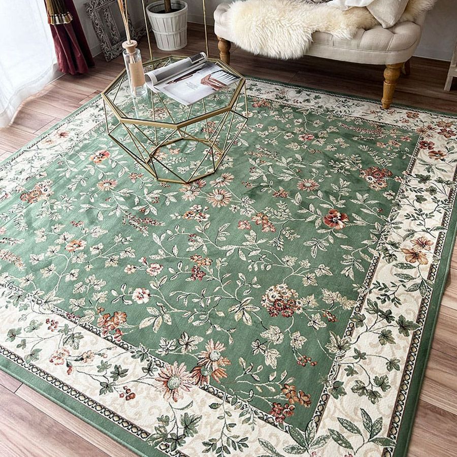 クラシックなフラワーモチーフのベルギー産モケット織ラグ＜Reperie