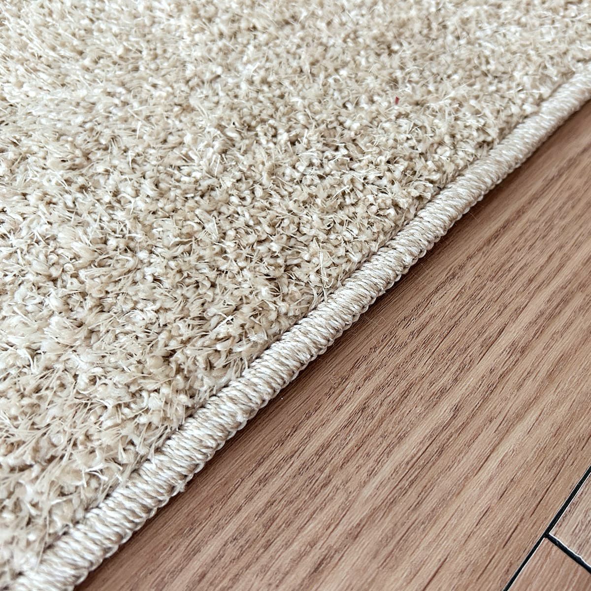 光沢のあるシャギーで高級感を演出する国産の機能性ラグ＜polar